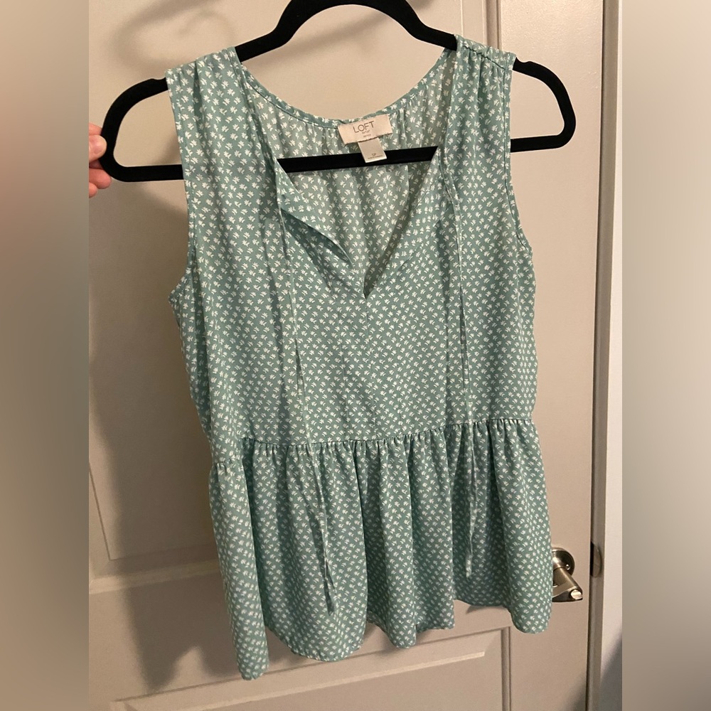 Petite Small LOFT sleeveless peplum top